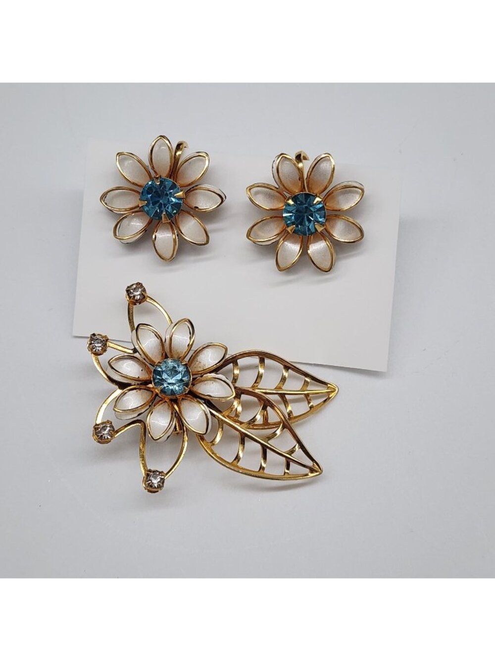 Vintage Gold Tone Enamel Flower Brooch & Clip-On Earrings Blue Rhinestones Bugbe